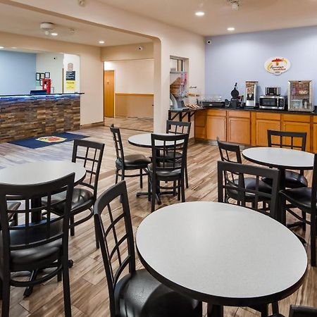Super 8 By Wyndham Neillsville Wi Екстериор снимка