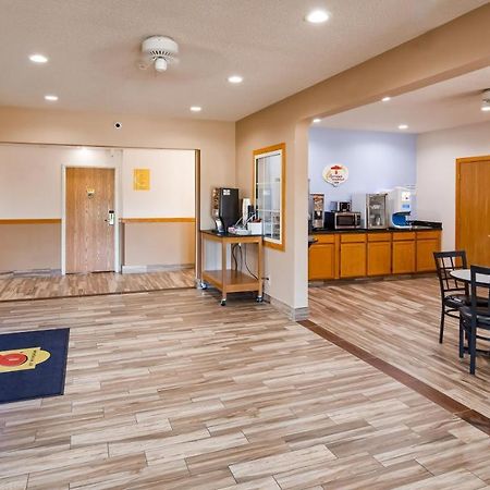 Super 8 By Wyndham Neillsville Wi Екстериор снимка