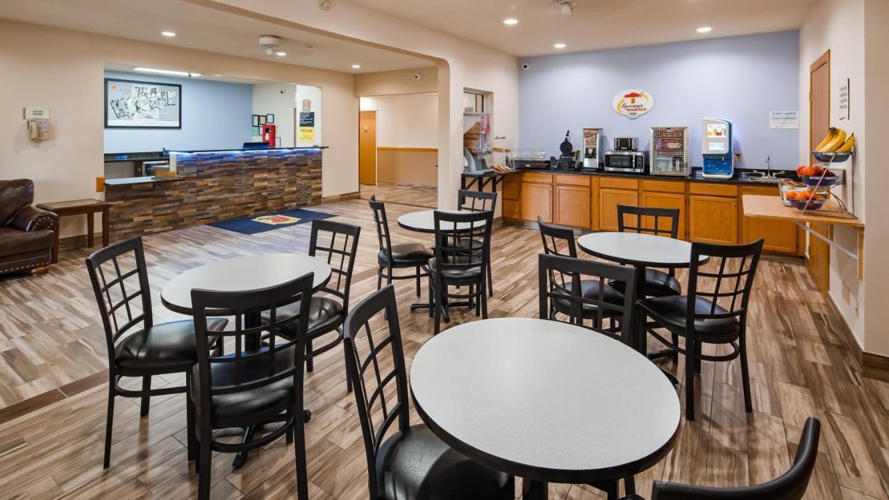 Super 8 By Wyndham Neillsville Wi Екстериор снимка
