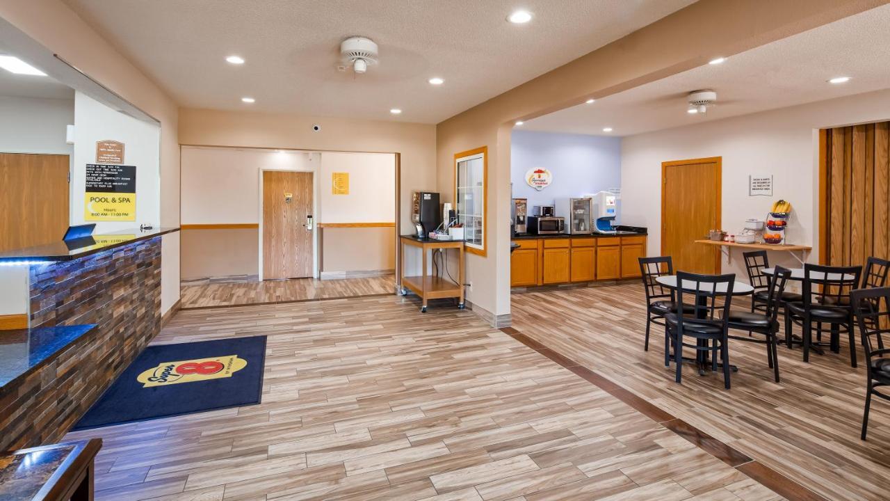 Super 8 By Wyndham Neillsville Wi Екстериор снимка