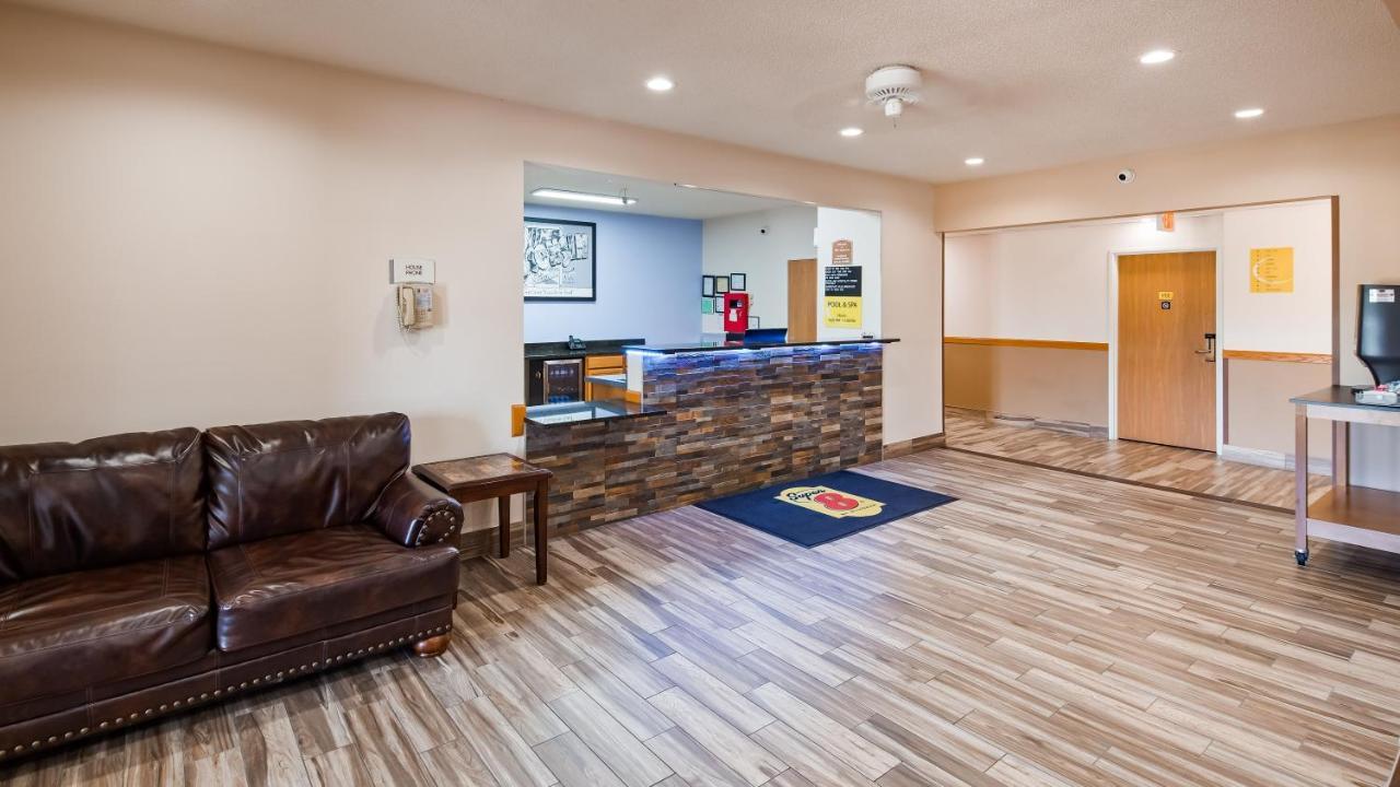 Super 8 By Wyndham Neillsville Wi Екстериор снимка
