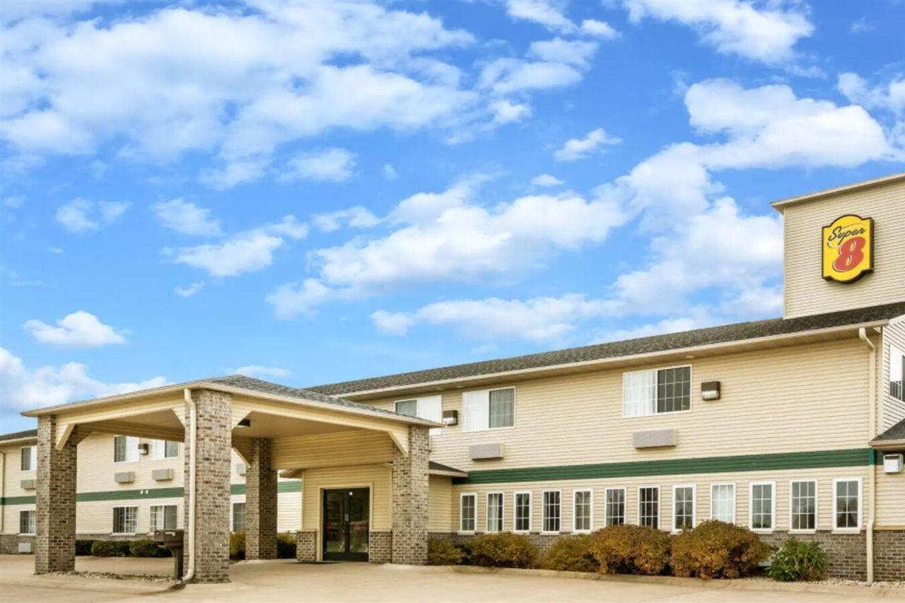 Super 8 By Wyndham Neillsville Wi Екстериор снимка