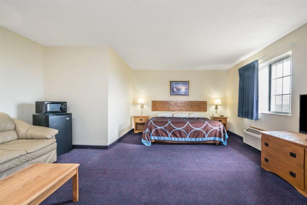 Super 8 By Wyndham Neillsville Wi Екстериор снимка