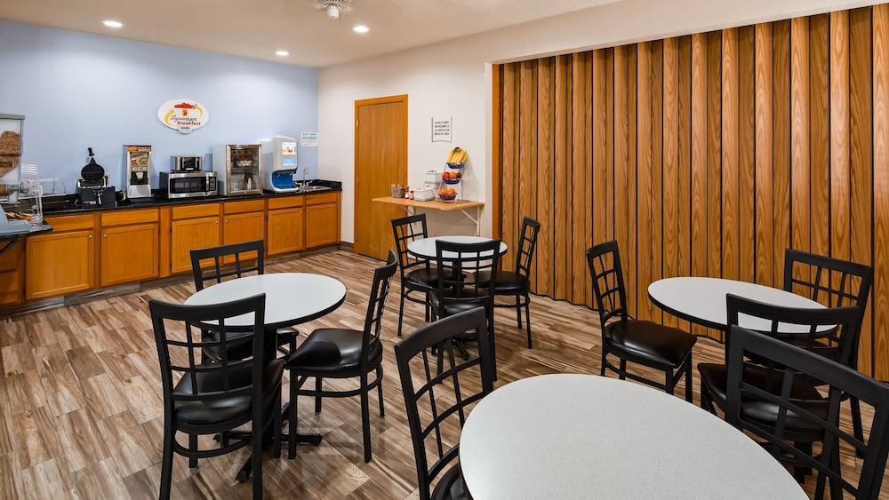 Super 8 By Wyndham Neillsville Wi Екстериор снимка