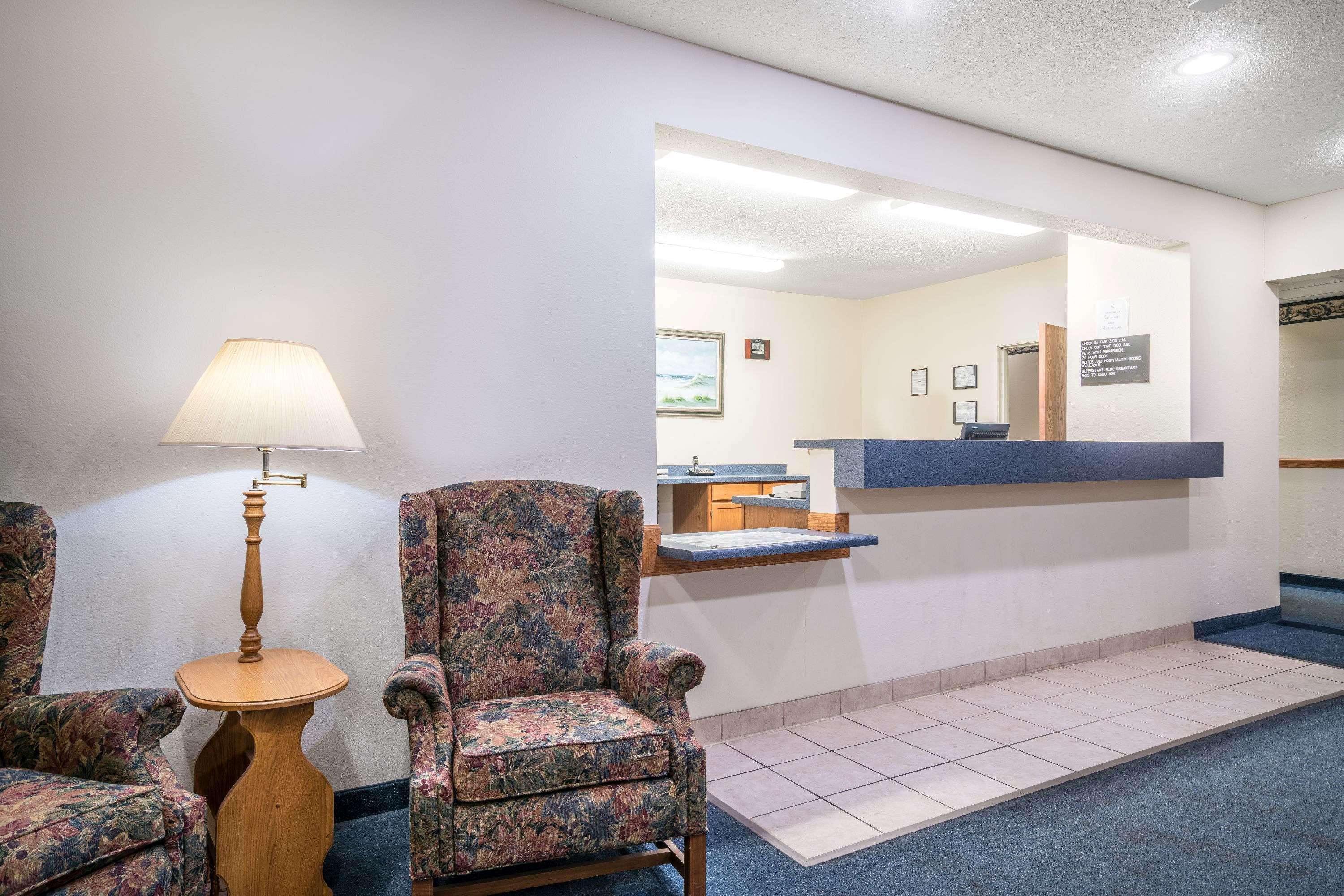 Super 8 By Wyndham Neillsville Wi Екстериор снимка
