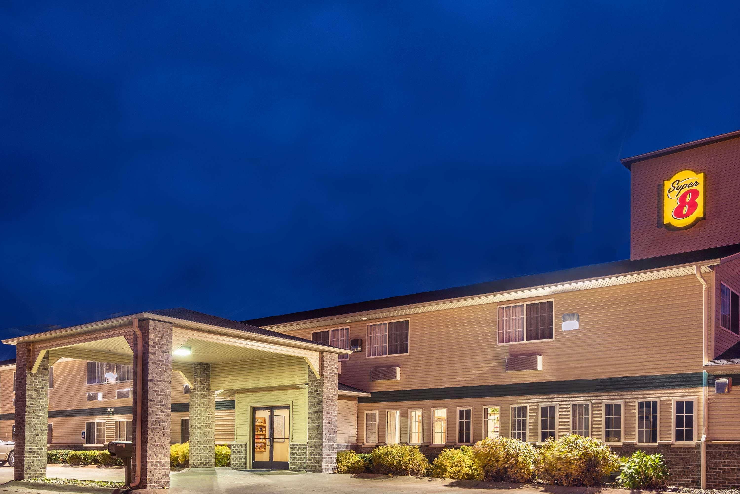 Super 8 By Wyndham Neillsville Wi Екстериор снимка