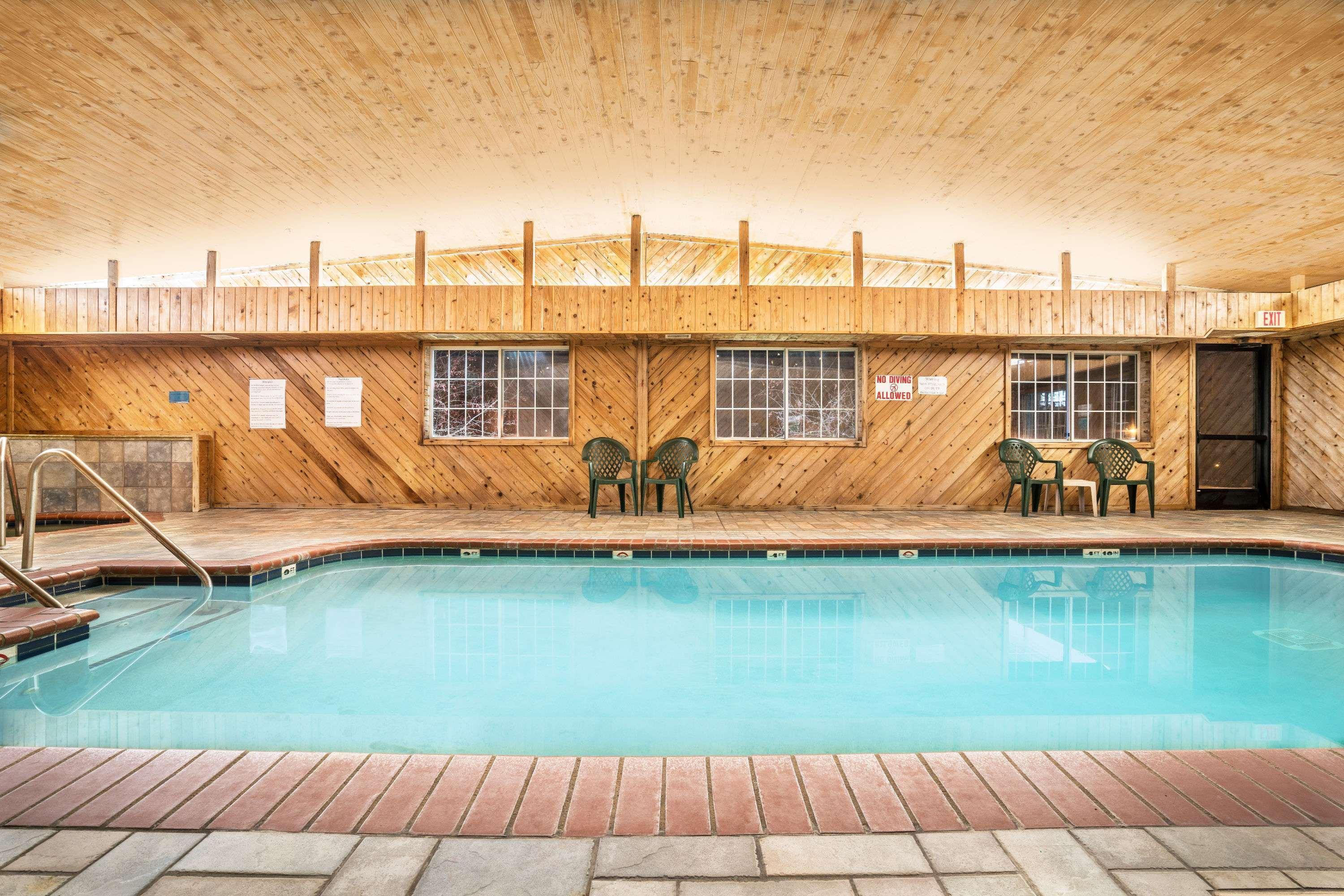 Super 8 By Wyndham Neillsville Wi Екстериор снимка