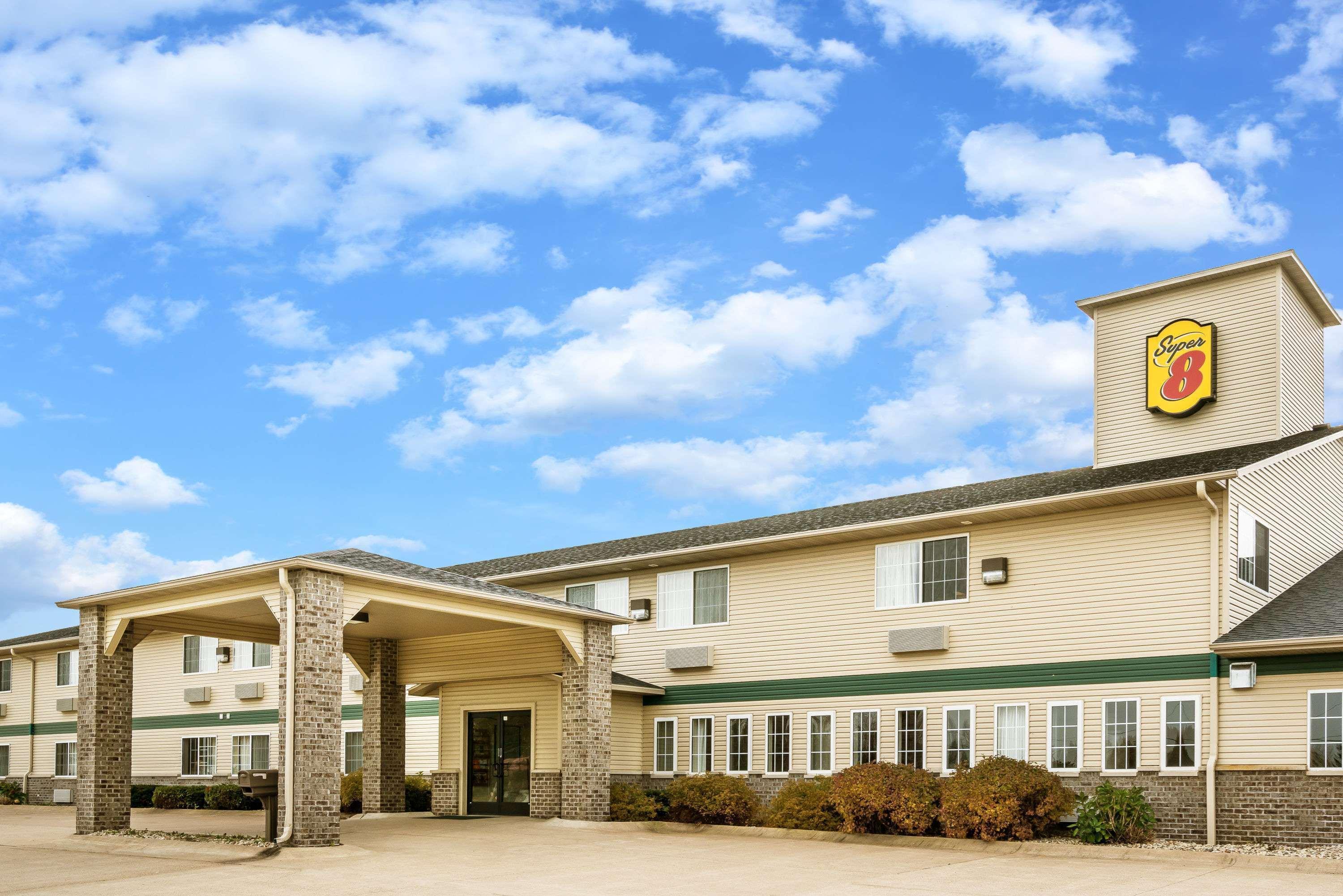 Super 8 By Wyndham Neillsville Wi Екстериор снимка