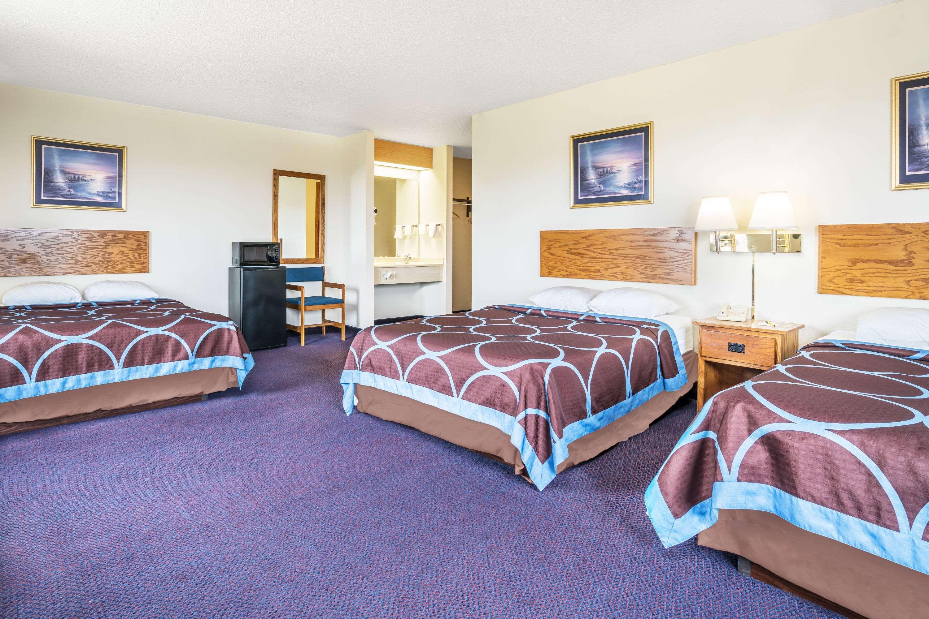 Super 8 By Wyndham Neillsville Wi Екстериор снимка